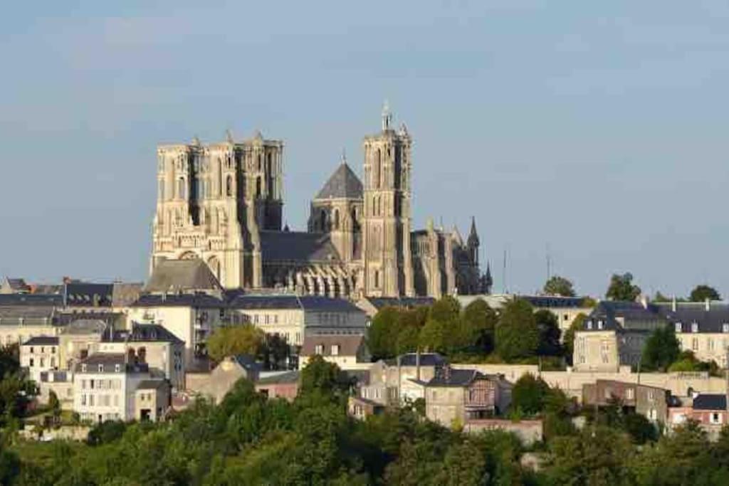 Suite De Charme Au Pied De La Cathedrale Laon Exterior foto
