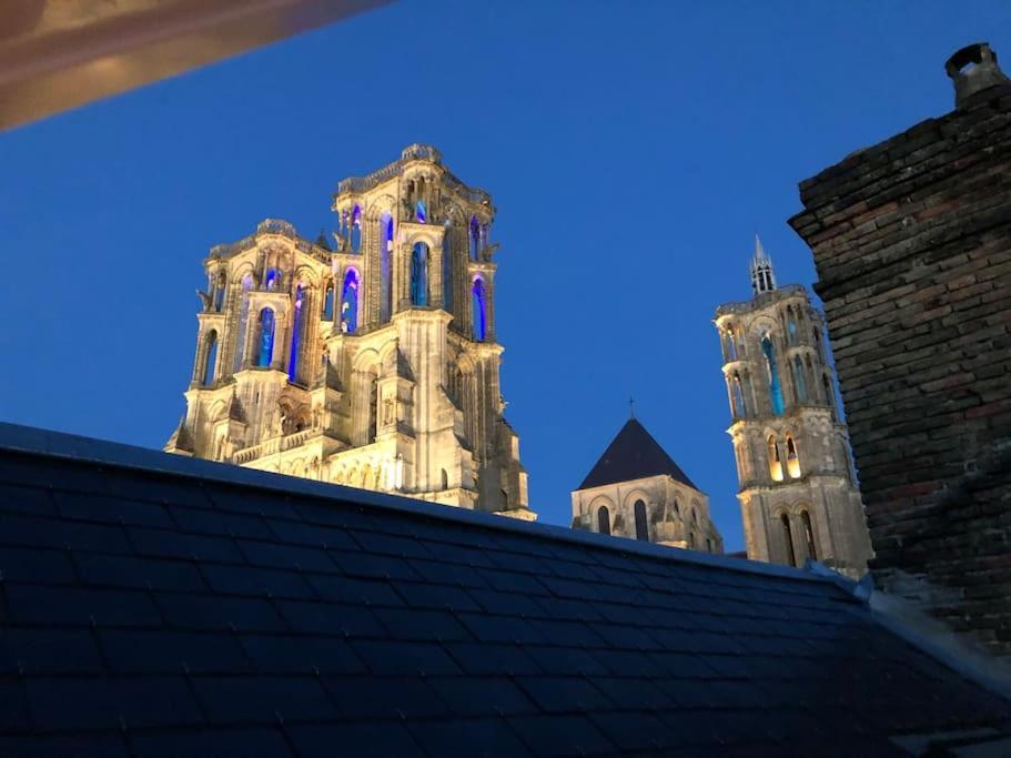 Suite De Charme Au Pied De La Cathedrale Laon Exterior foto